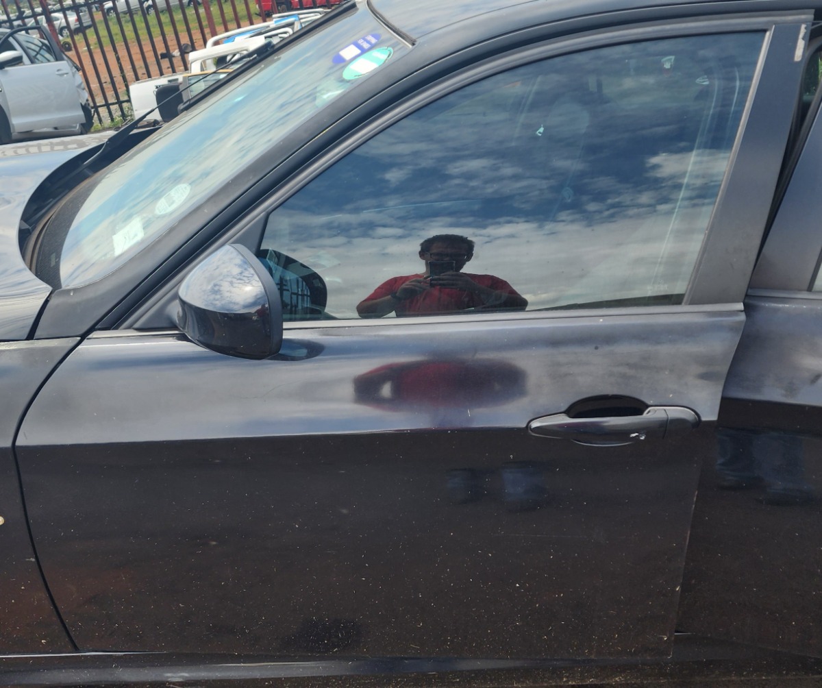 E90 LEFT FRONT DOOR (SHELL)