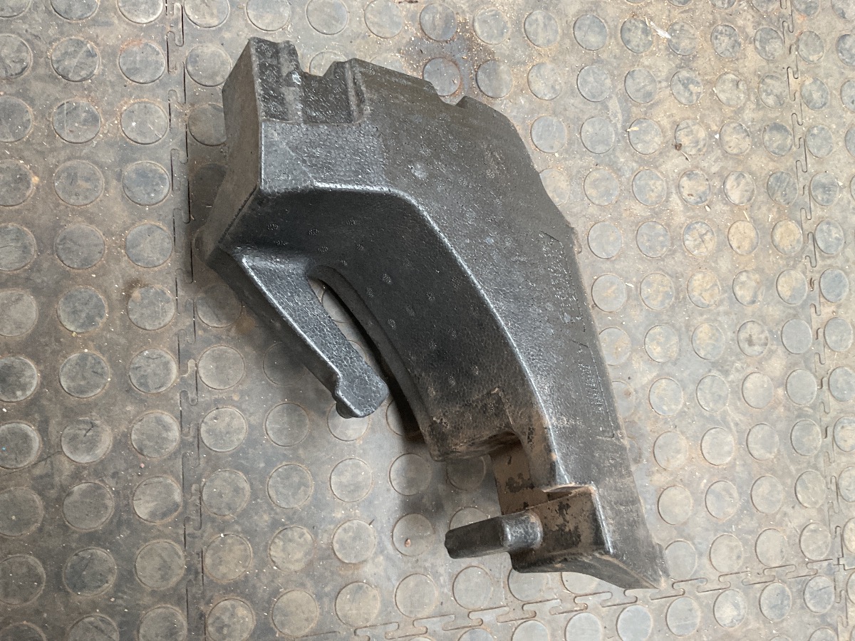 Foam seal at the bottom front right door rear