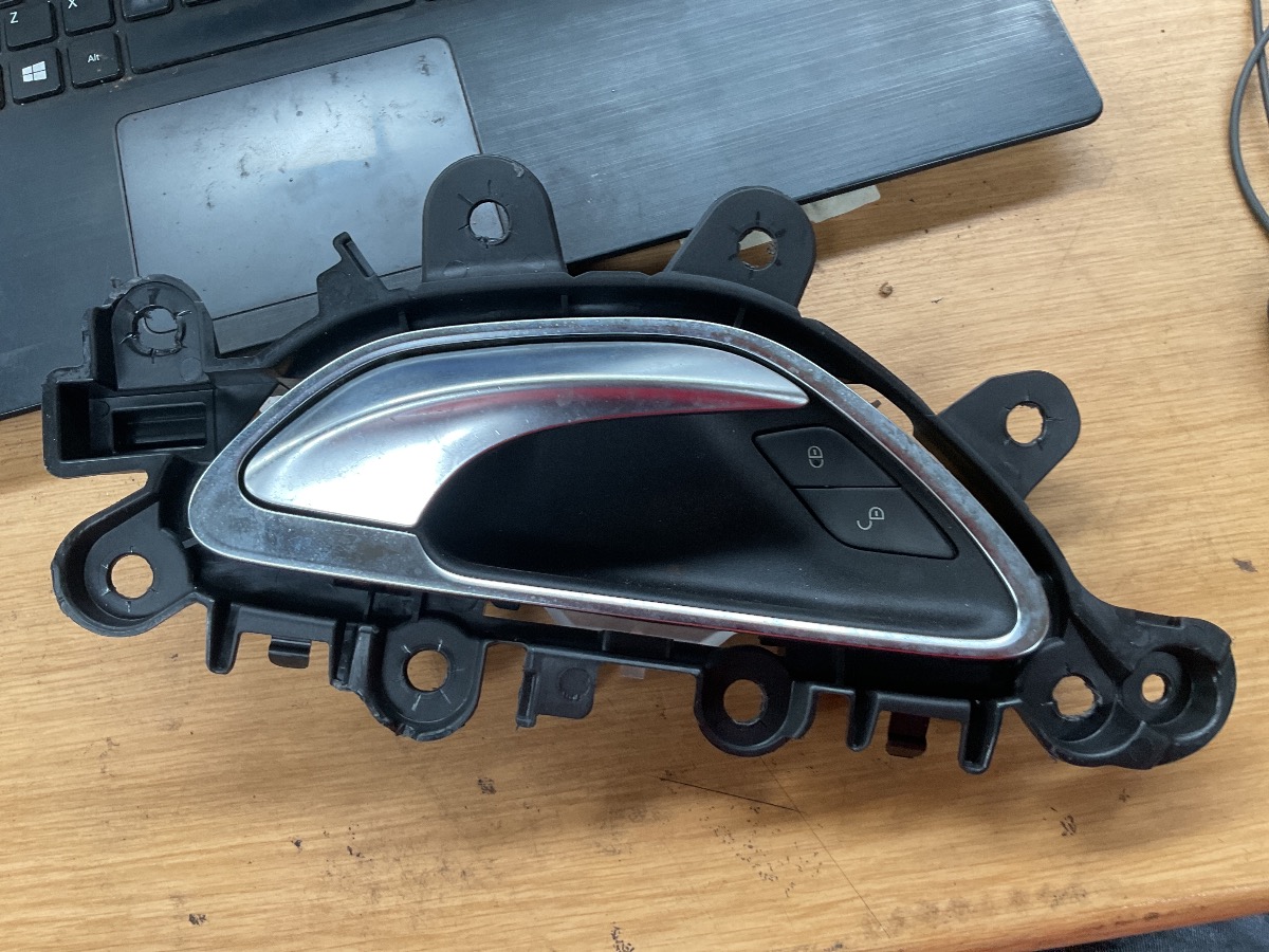 C43 INNER DOOR HANDEL RIGHT FRONT