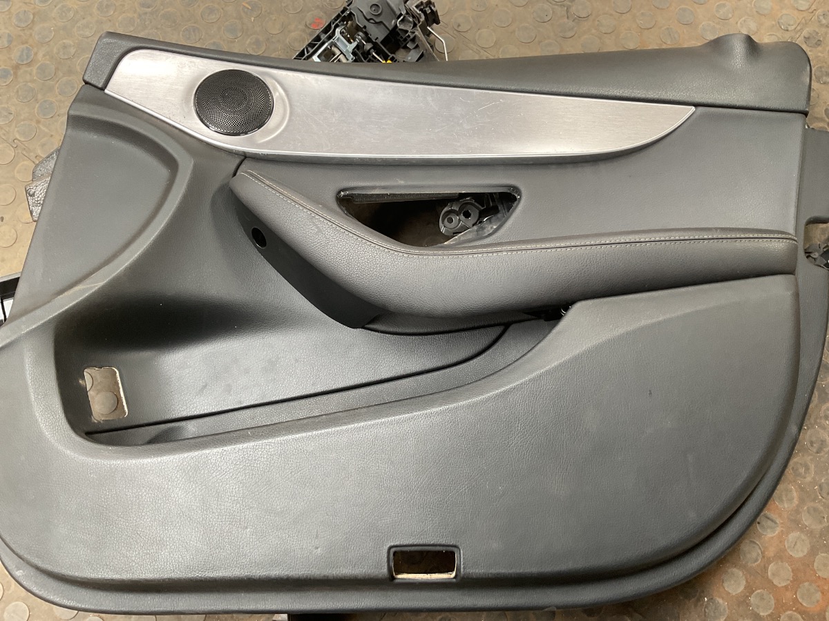 C43 RIGHT FRONT DOOR PANLE