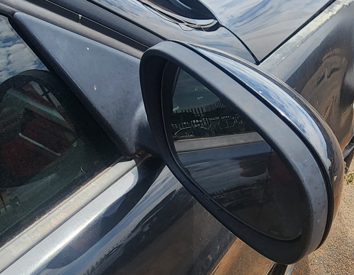 E90 RIGHT DOOR MIRROR