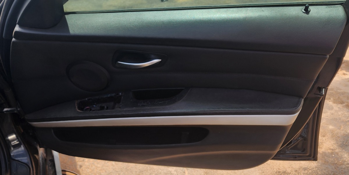 E90 RIGHT FRONT DOOR PANEL