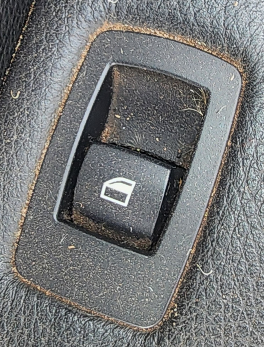 E90 LEFT REAR WINDOW SWITCH