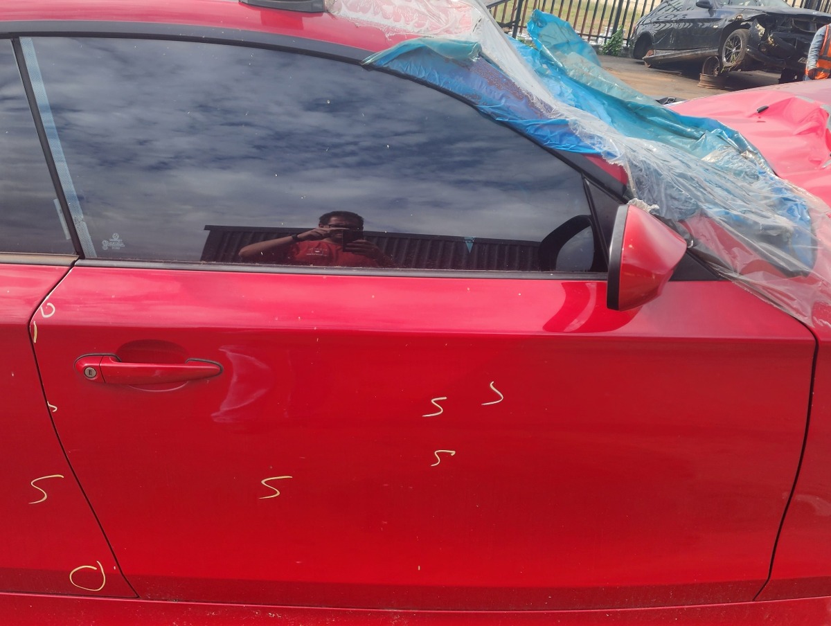 E81 RIGHT DOOR (SHELL)