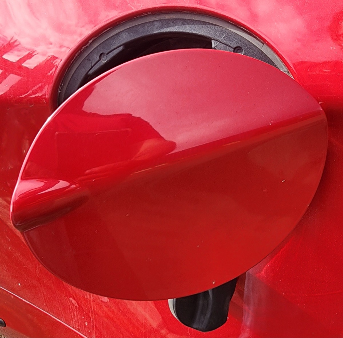 E81 PETROL FLAP