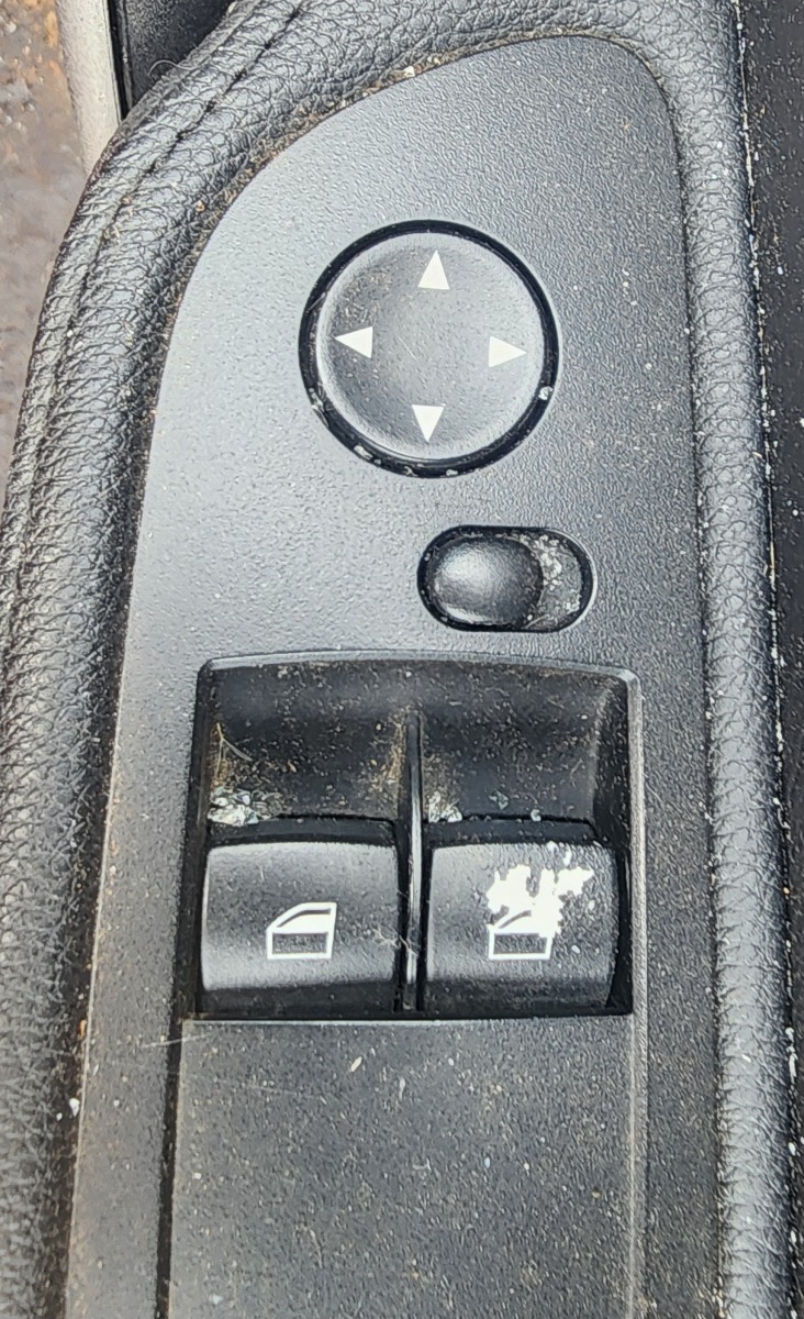 E81 RIGHT FRONT WINDOW SWITCH