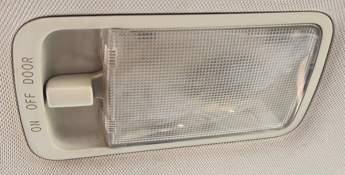 TIIDA CENTRE DOME LIGHT