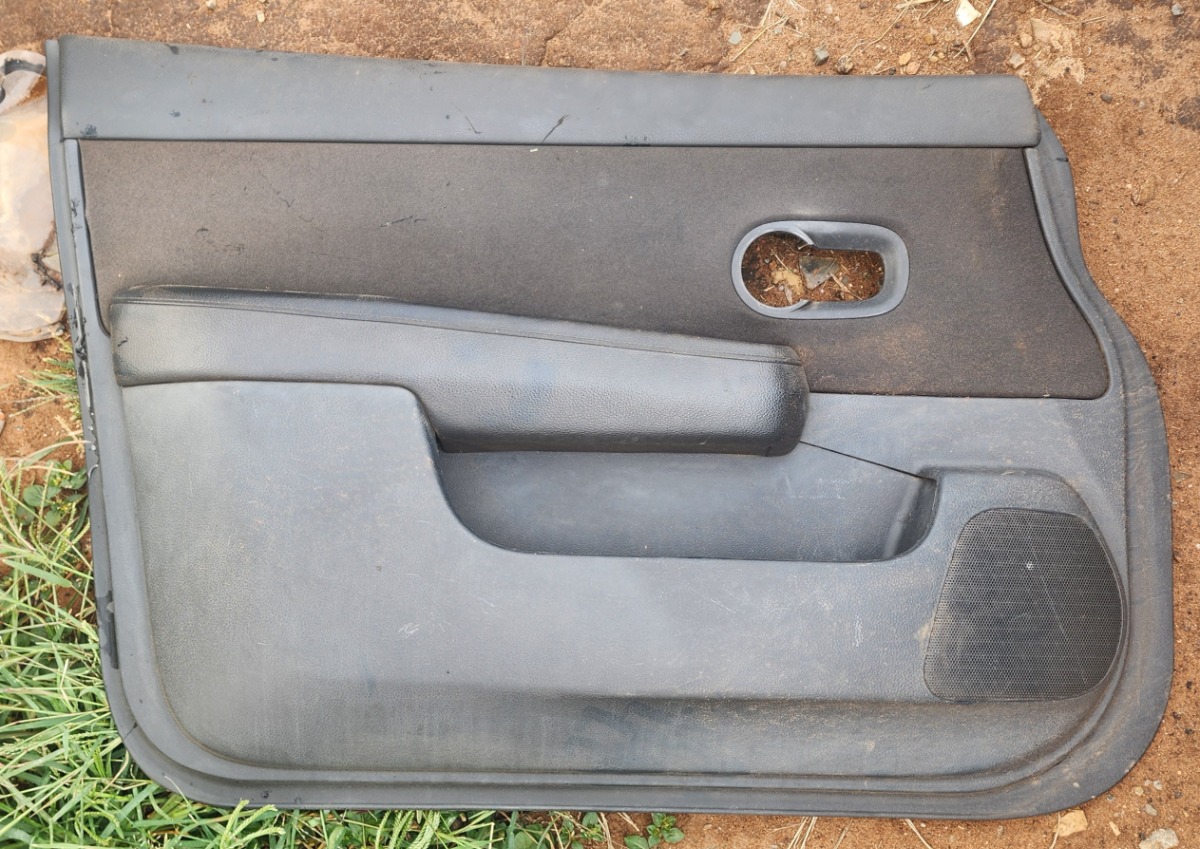 TIIDA LEFT FRONT DOOR PANEL