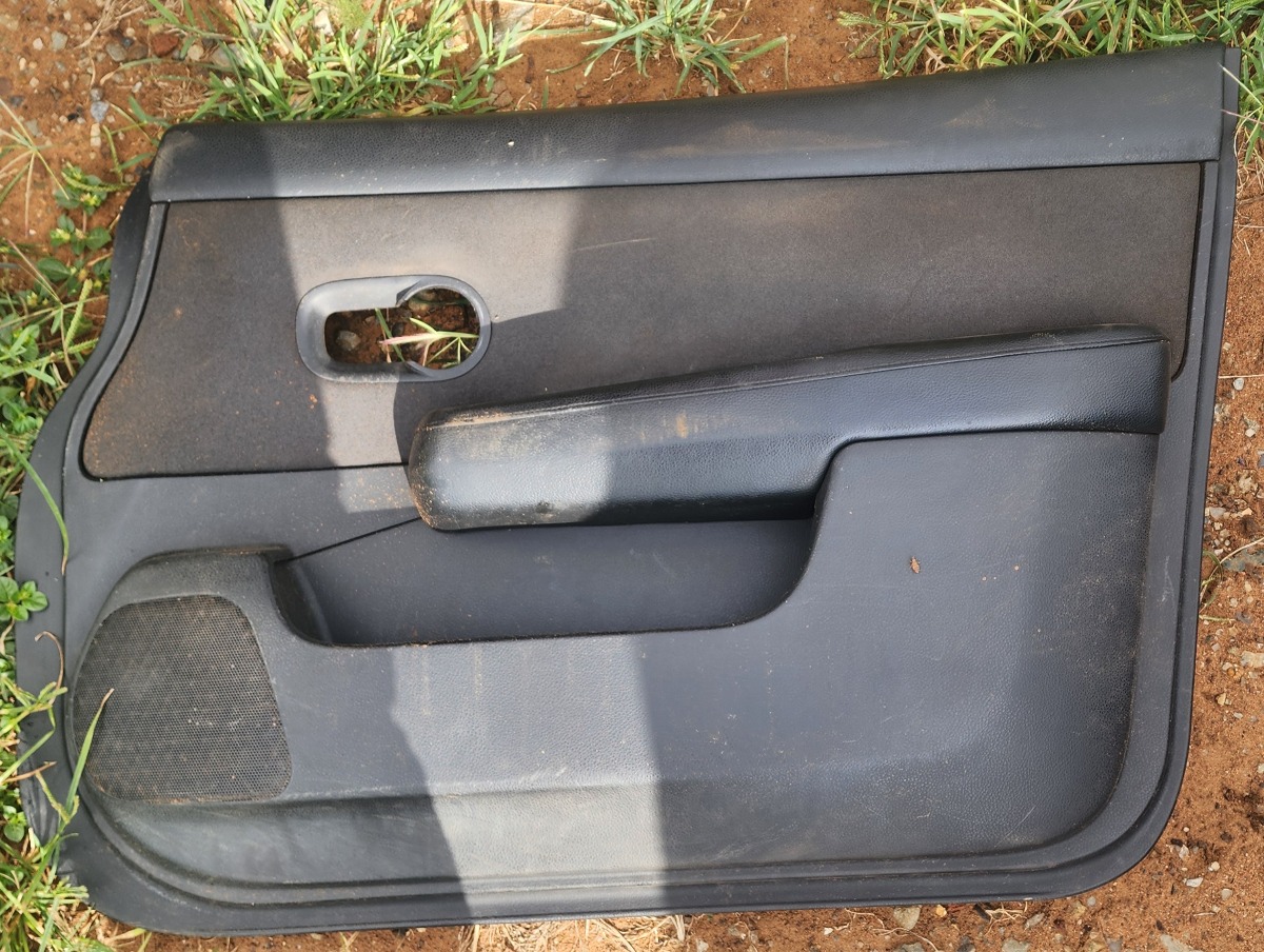 TIIDA RIGHT FRONT DOOR PANEL