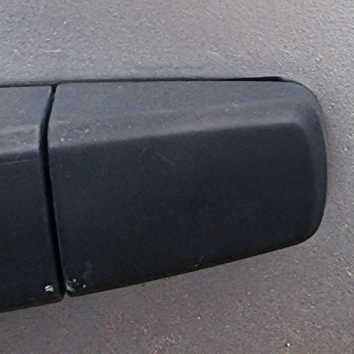 CORSA D LEFT FRONT HANDLE END PIECE