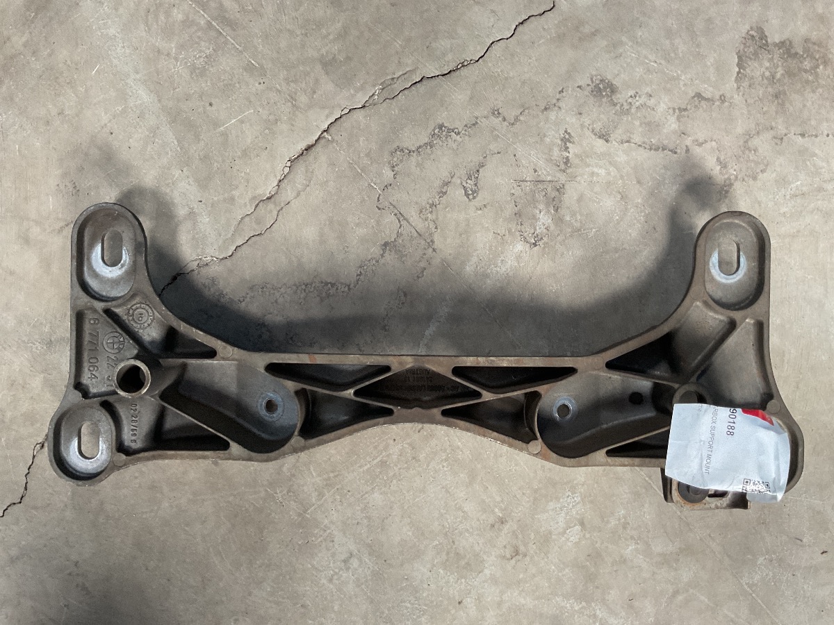 116.I GEARBOX SUPPORT MOUNT BRACKET