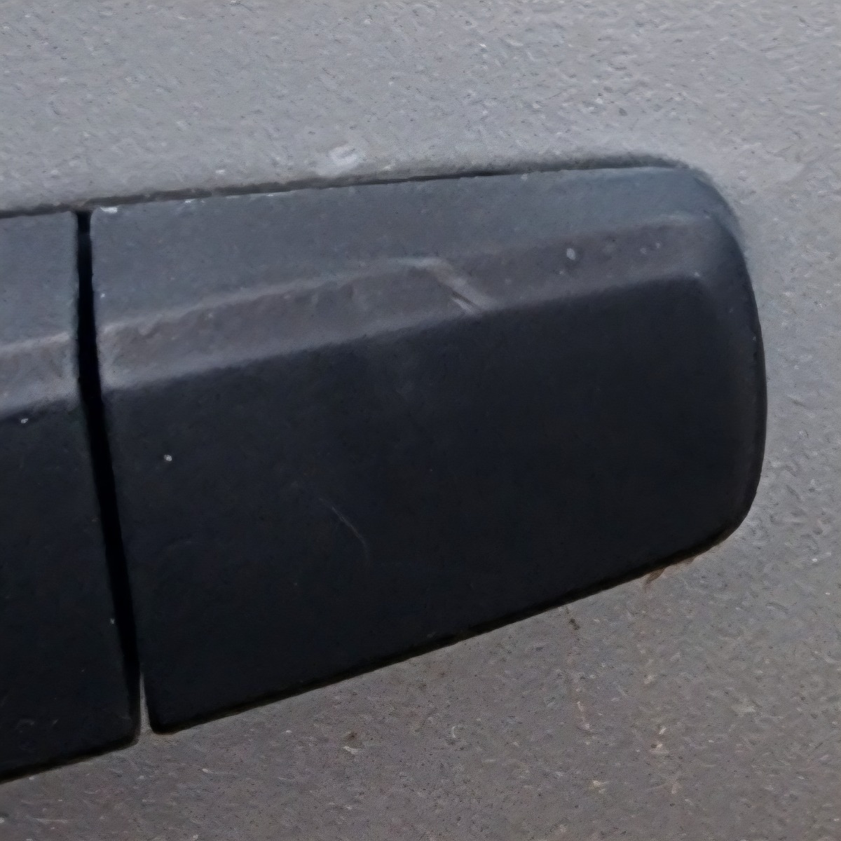CORSA D LEFT REAR HANDLE END PIECE