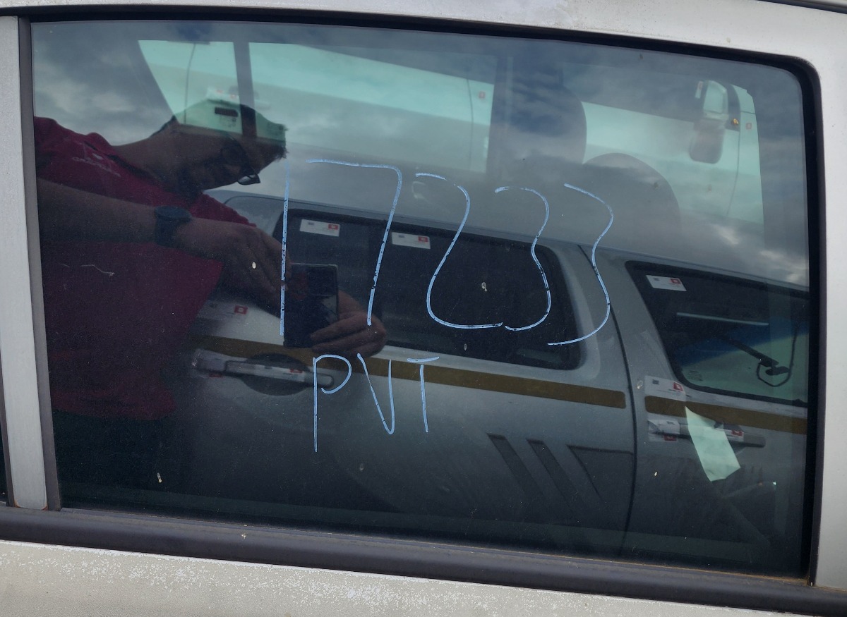 CORSA D RIGHT REAR DOOR GLASS