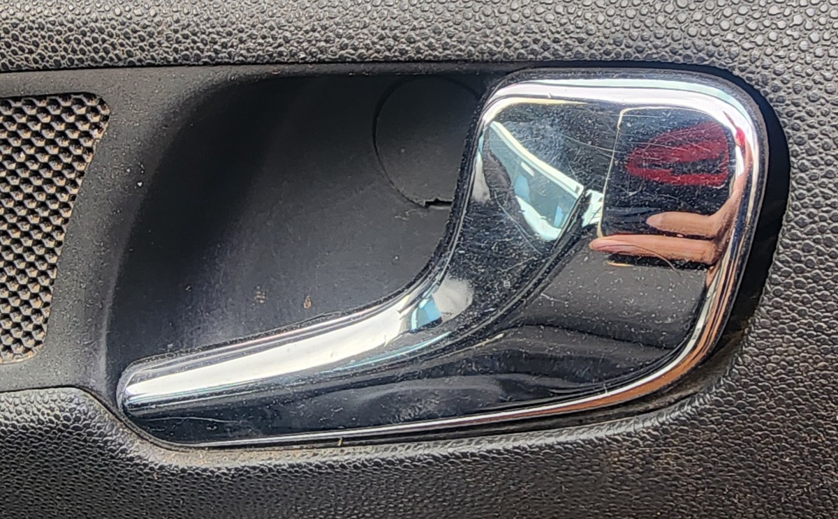 CORSA D RIGHT FRONT DOOR HANDLE