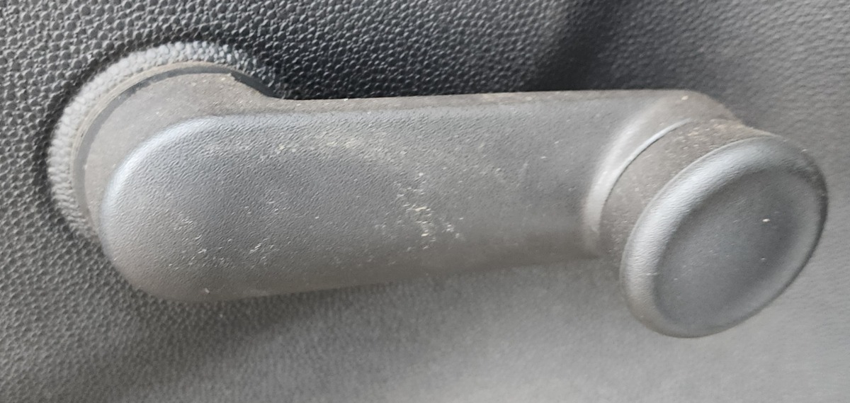 CORSA D LEFT REAR WINDOW WINDER HANDLE
