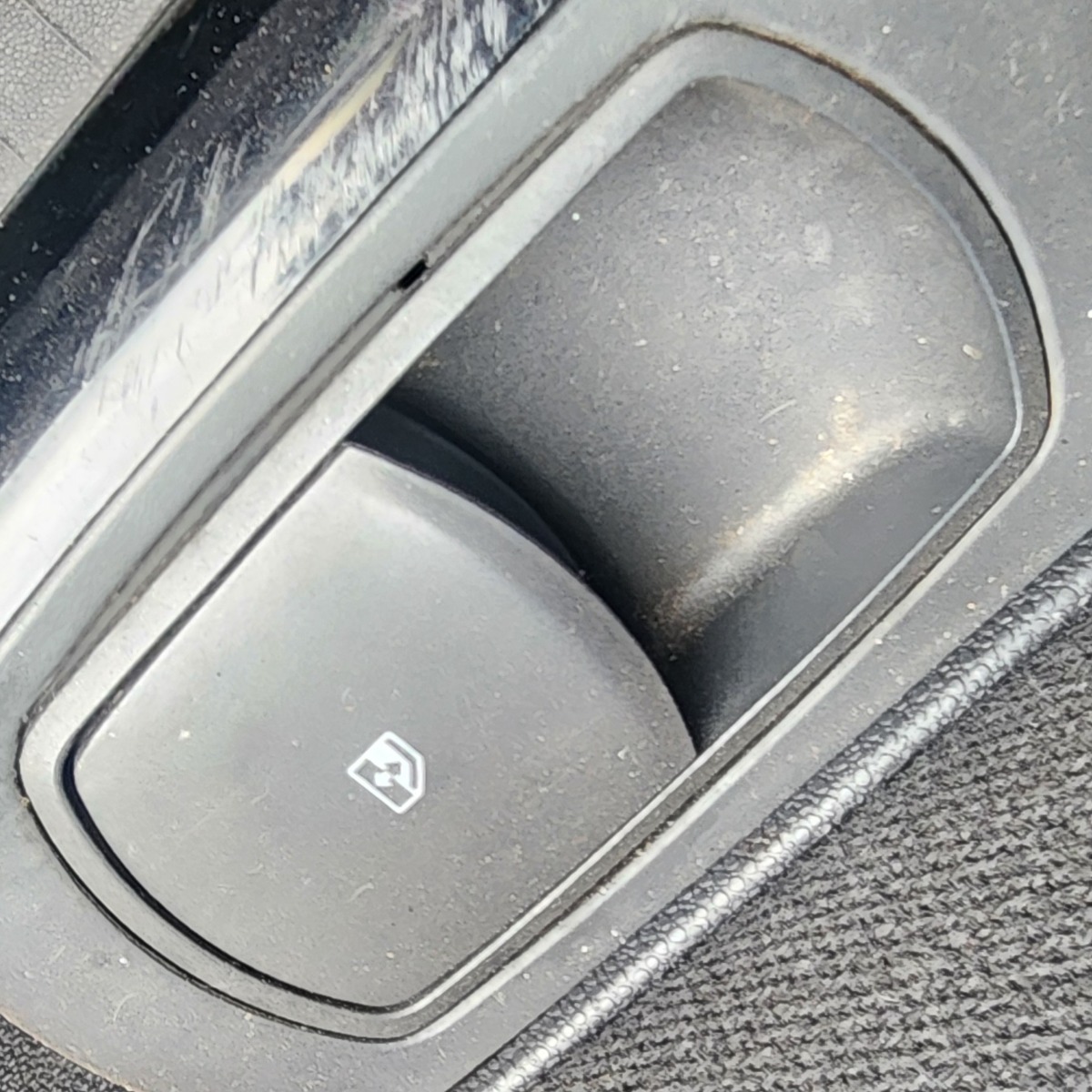 CORSA D LEFT FRONT WINDOW SWITCH