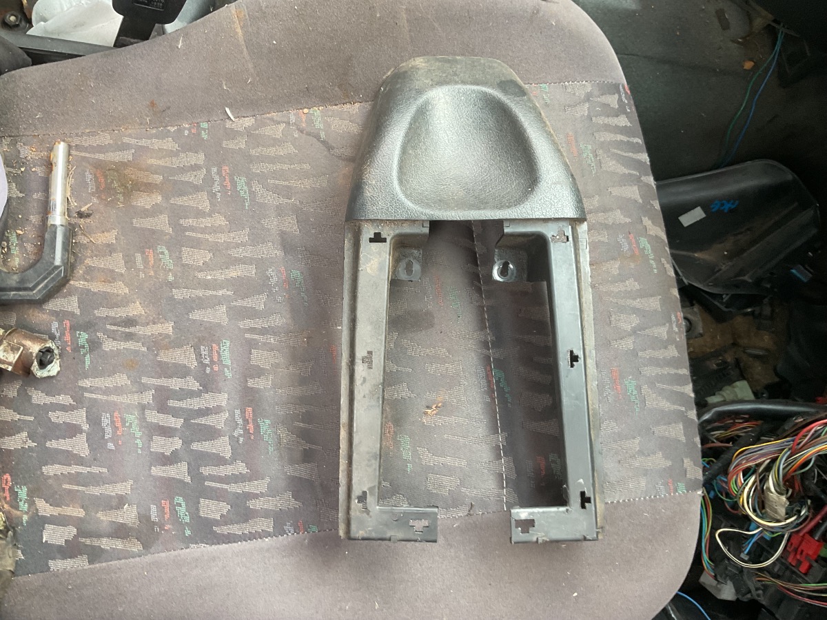 POLO PLAYA CENTER CONSOLE REAR TRIM