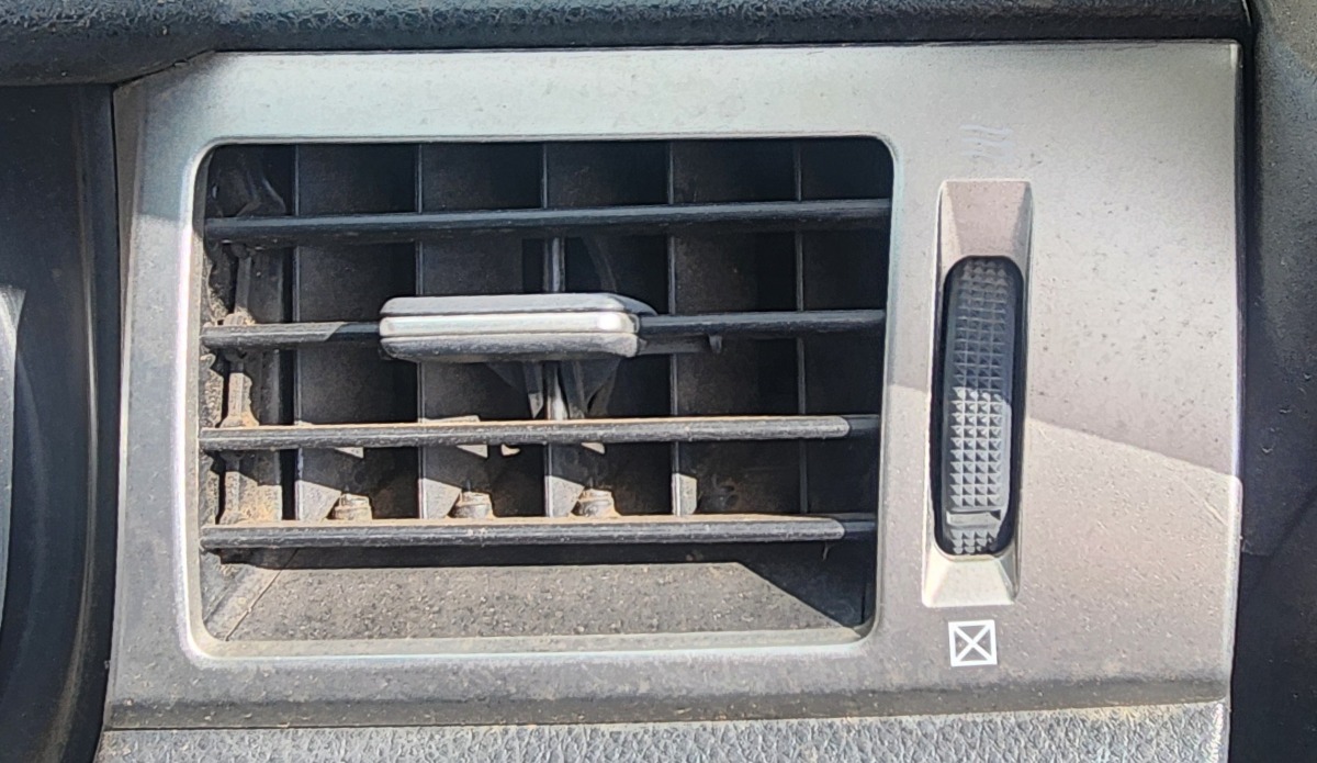 TIIDA RIGHT DASH VENT