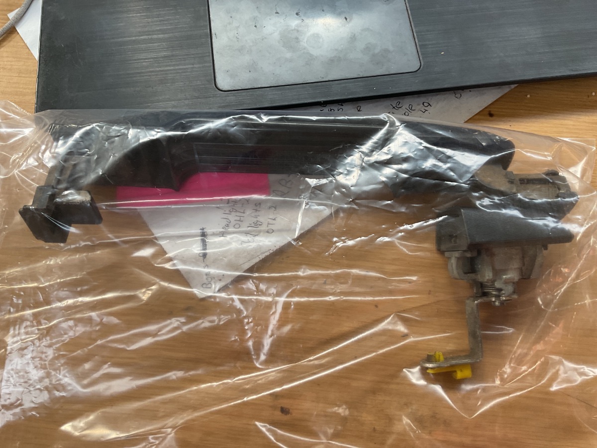 D-MAX Door Handle Trim Left Front