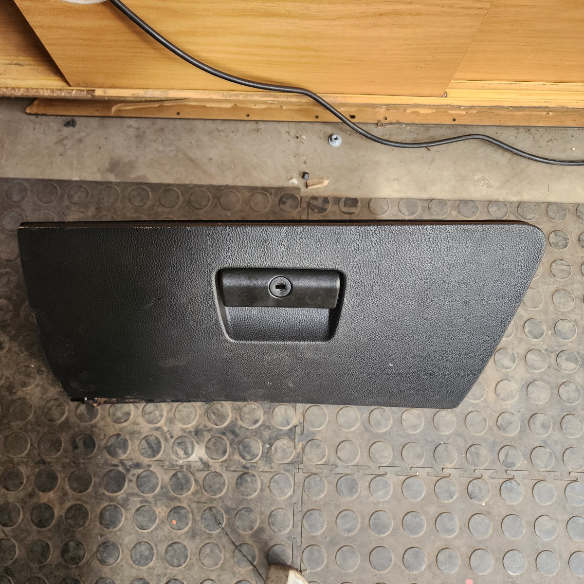 E90 CUBBY ASSY