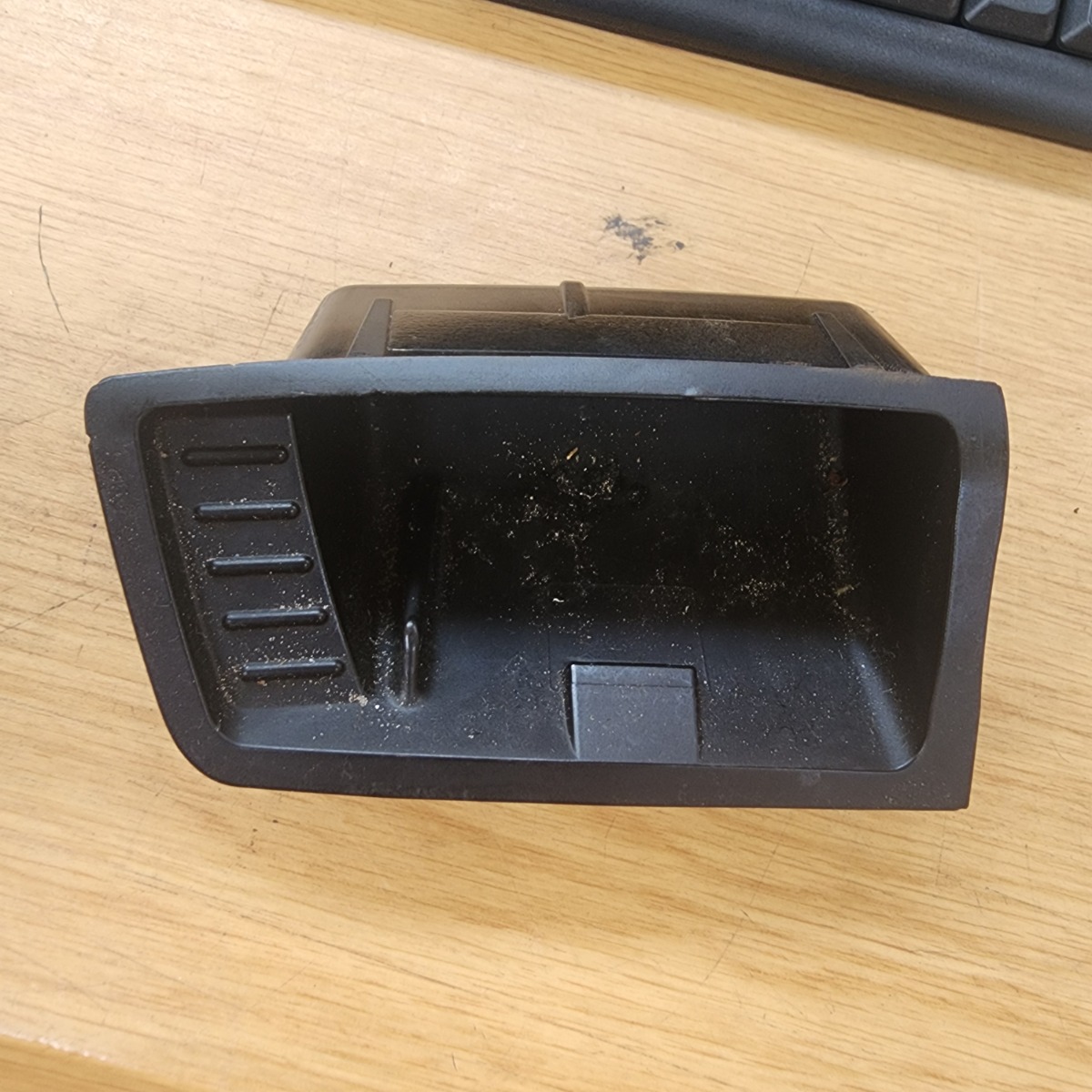 E90 CENTRE ASHTRAY