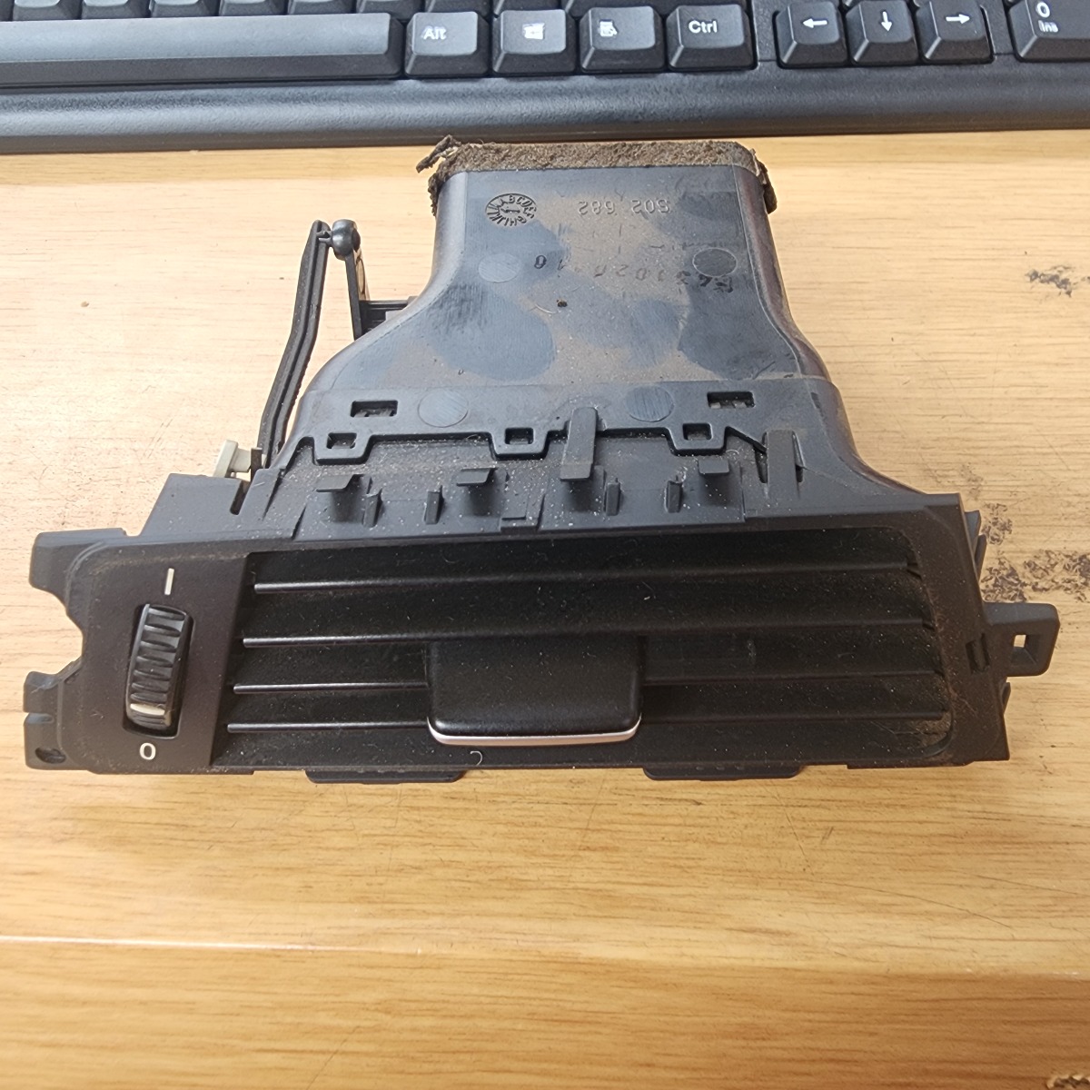 E90 LEFT DASH VENT