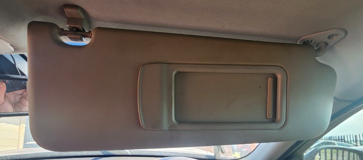 E90 RIGHT SUN VISOR