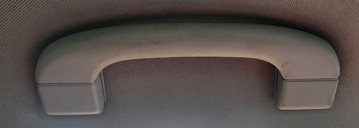 E90 LEFT FRONT GRAB HANDLE