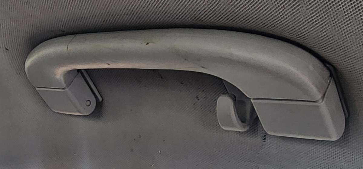 E90 LEFT REAR GRAB HANDLE