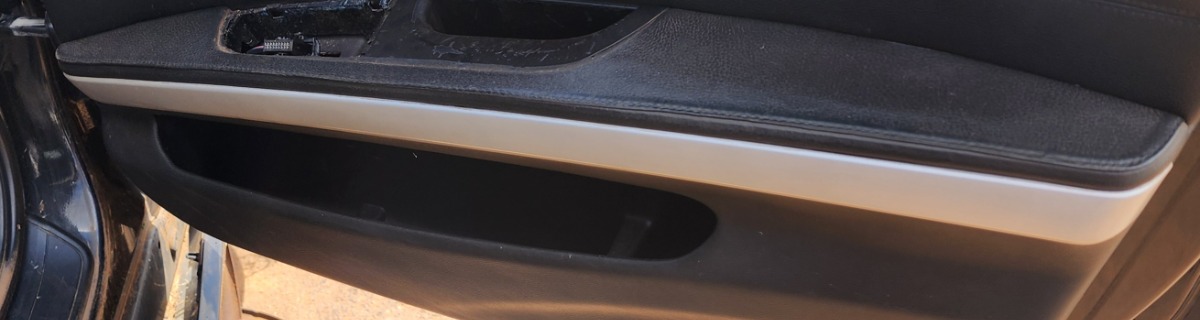 E90 RIGHT FRONT DOOR TRIM