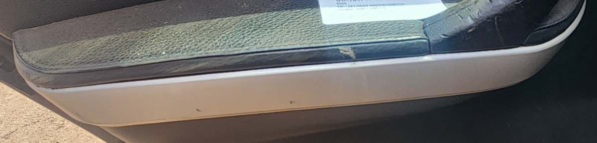 E90 LEFT REAR DOOR TRIM