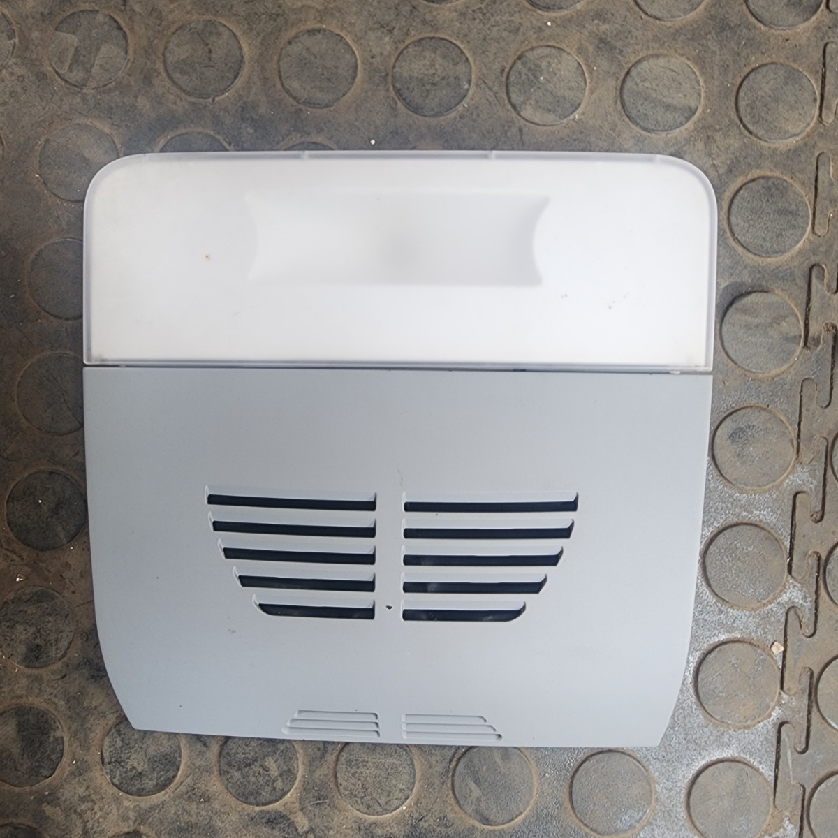 E81 CENTRE DOME LIGHT