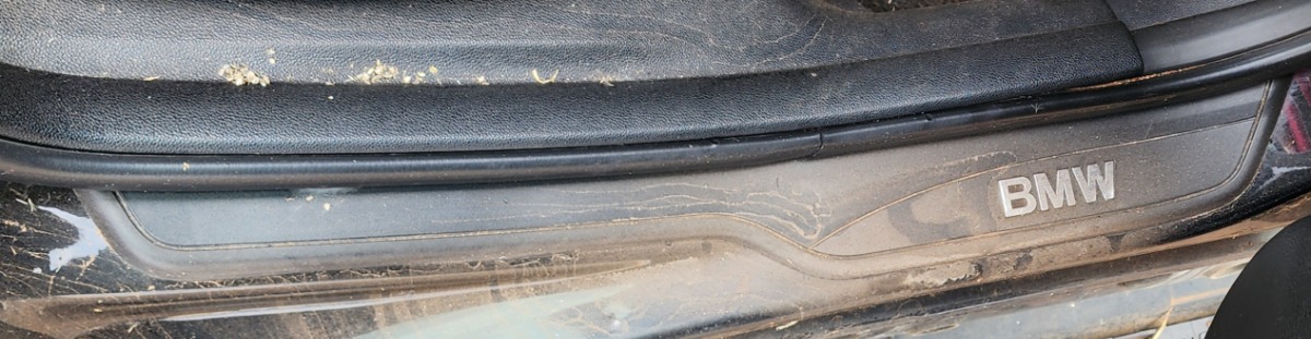 E90 RIGHT REAR ENTRANCE TRIM
