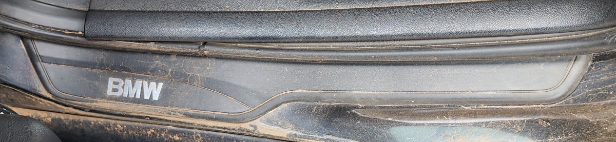 E90 LEFT REAR ENTRANCE TRIM