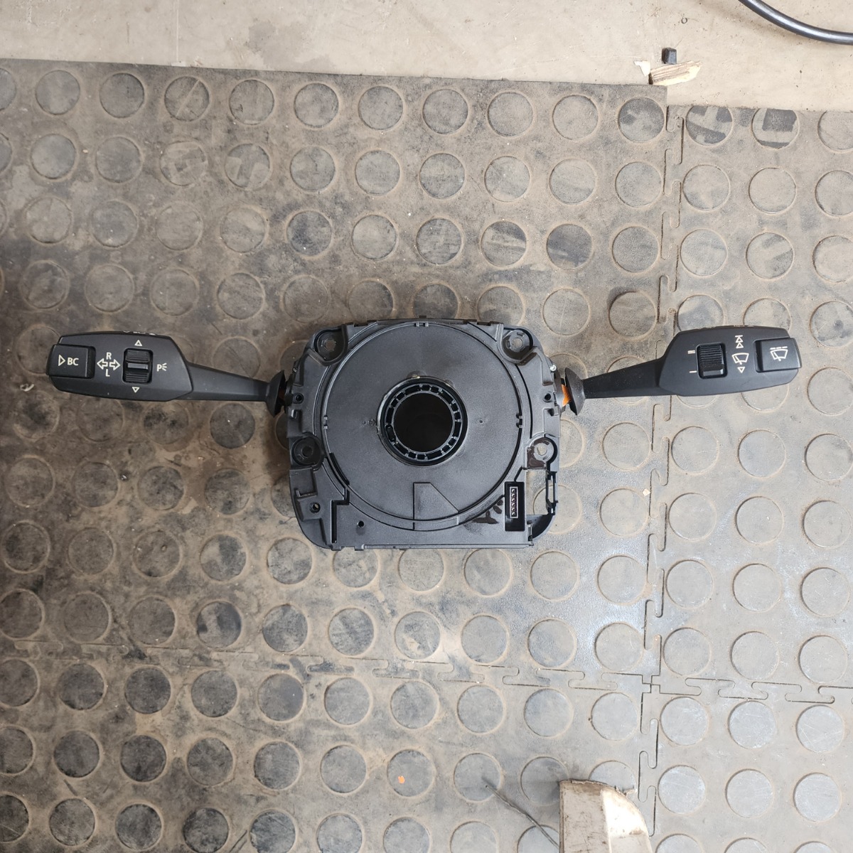 E81 COMBINATION SWITCH