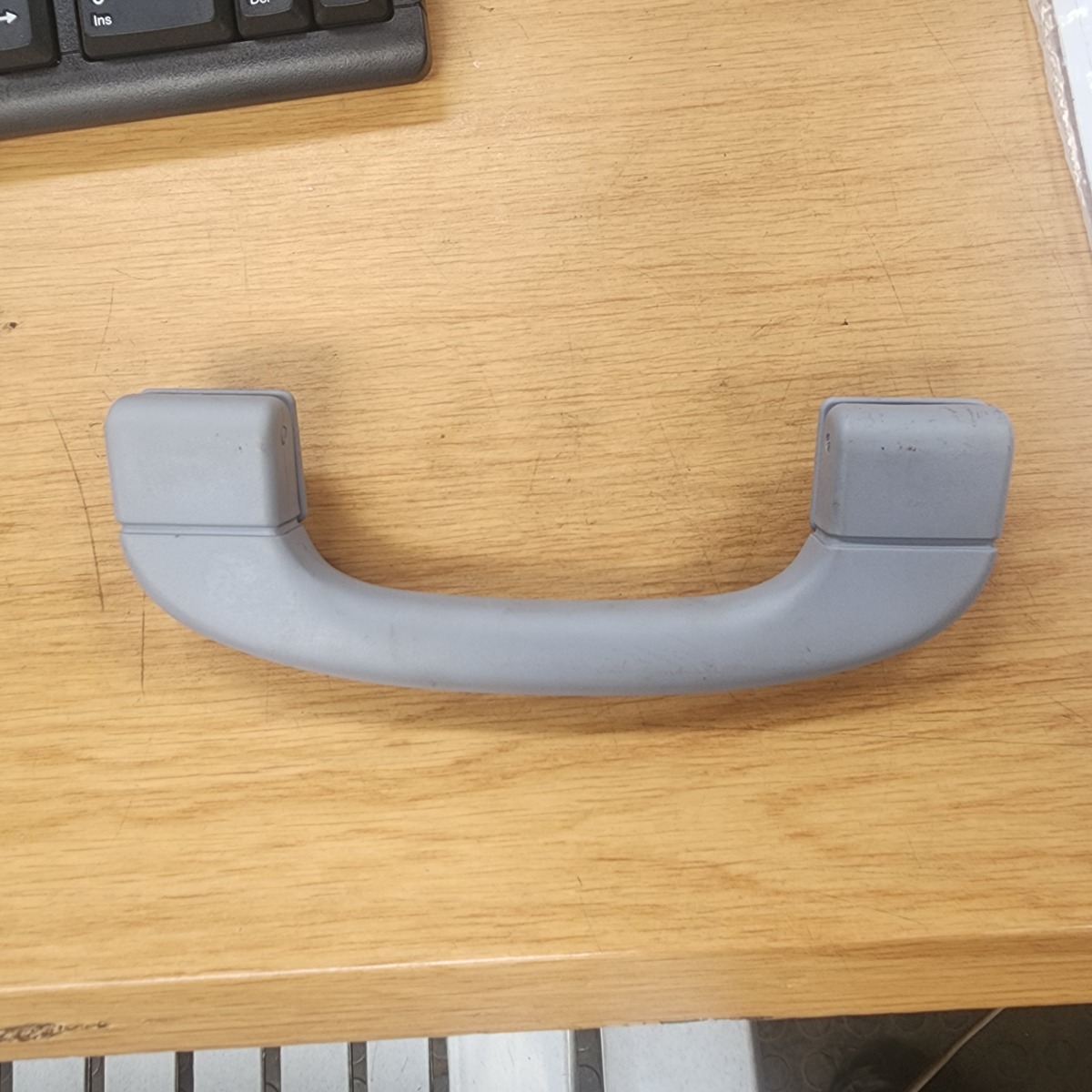 E81 LEFT FRONT GRAB HANDLE