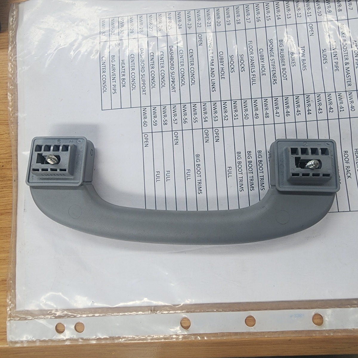E81 RIGHT FRONT GRAB HANDLE