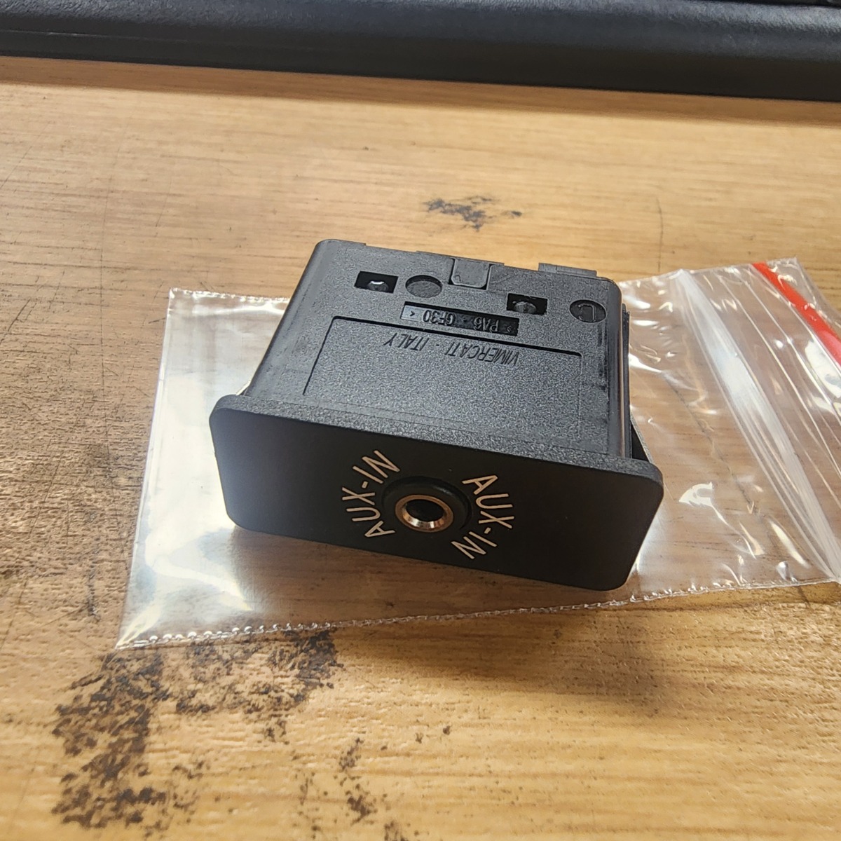 E81 AUX CONNECTOR