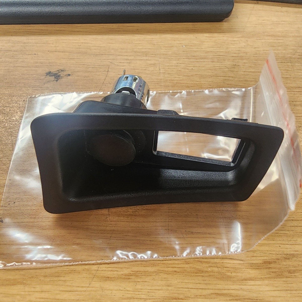 E81 CENTRE CONSOLE LIGHTER