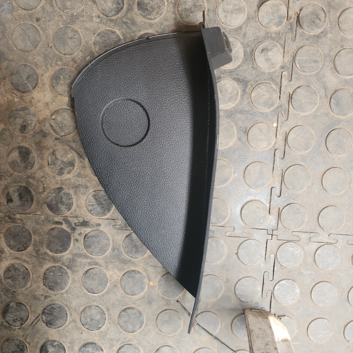 E81 RIGHT DASH COVER