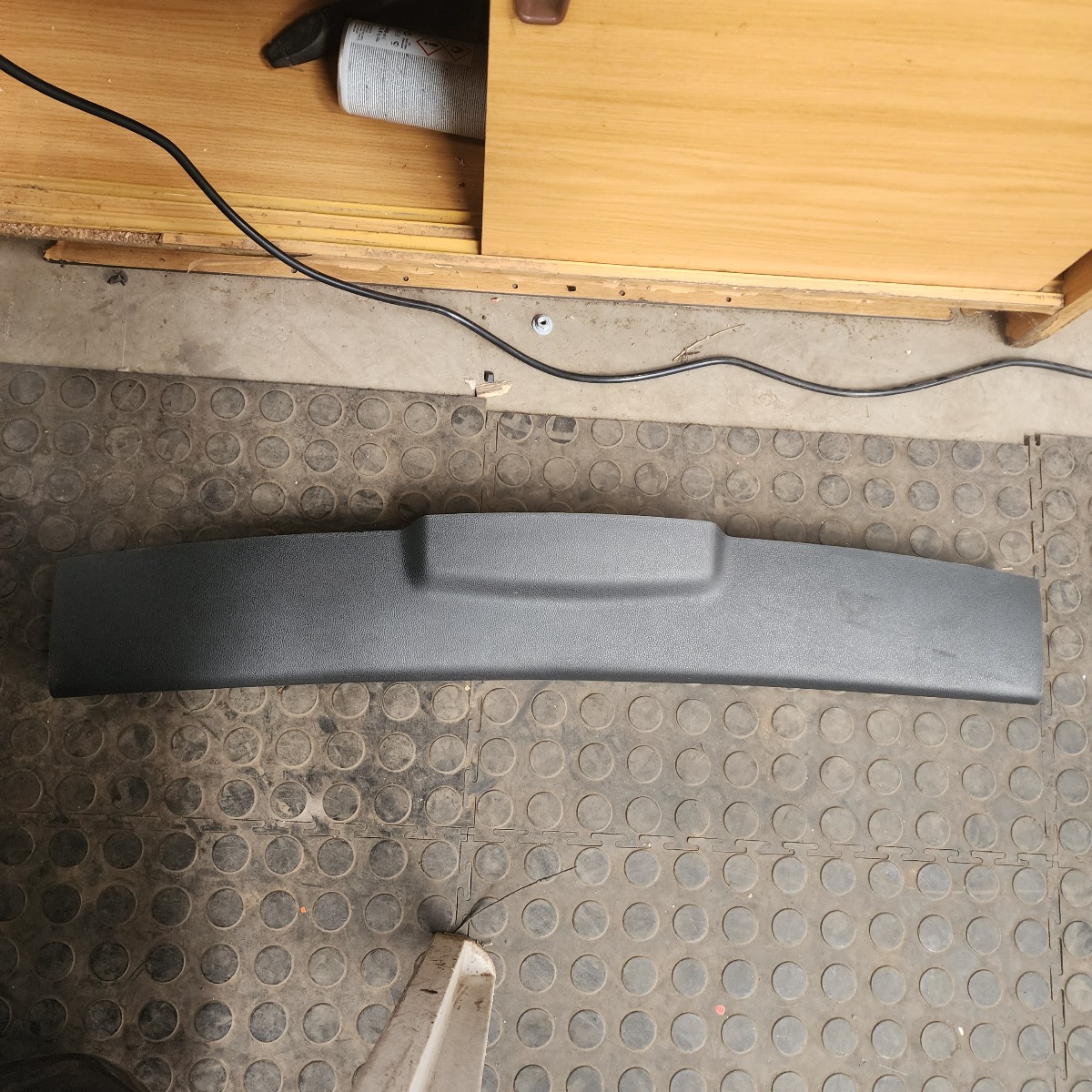 E81 UPPER BOOT TRIM
