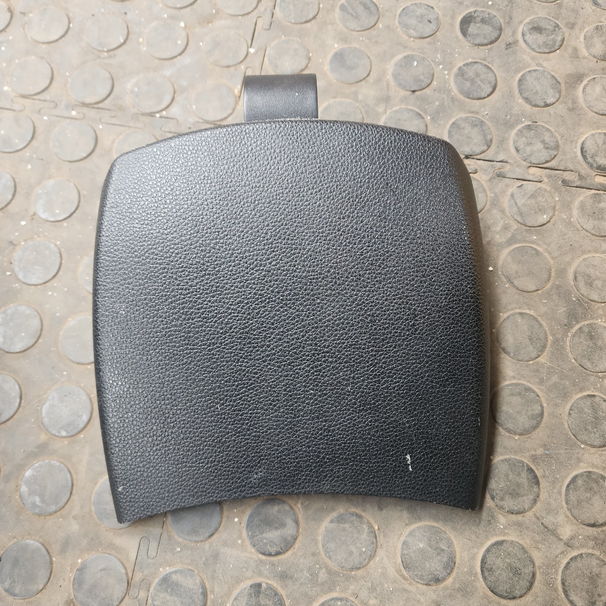 E81 CENTRE CONSOLE REAR COVER