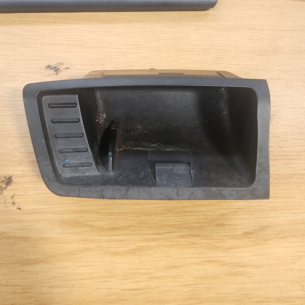 E81 ASHTRAY INSERT