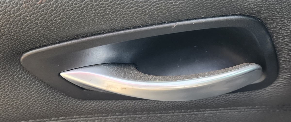 E90 LEFT REAR DOOR HANDLE INNER