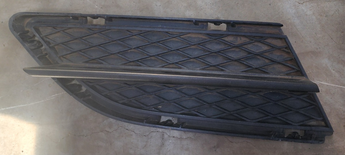 E90 RIGHT FRONT BUMPER GRILL