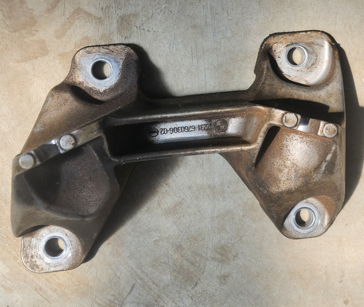 E90 GEARBOX SUPPORT BRACKET