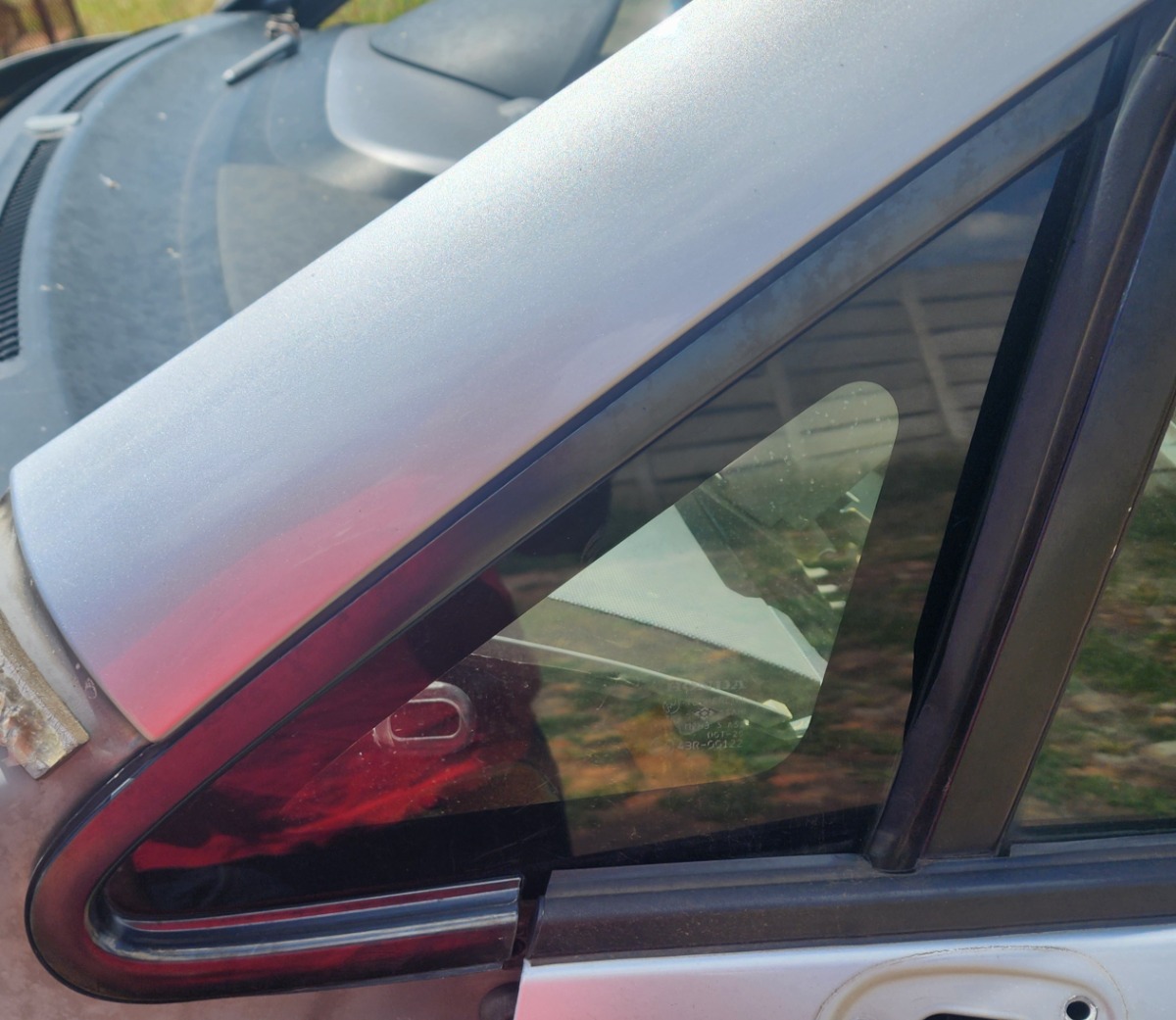 JAZZ LEFT FRONT QUARTER VENT