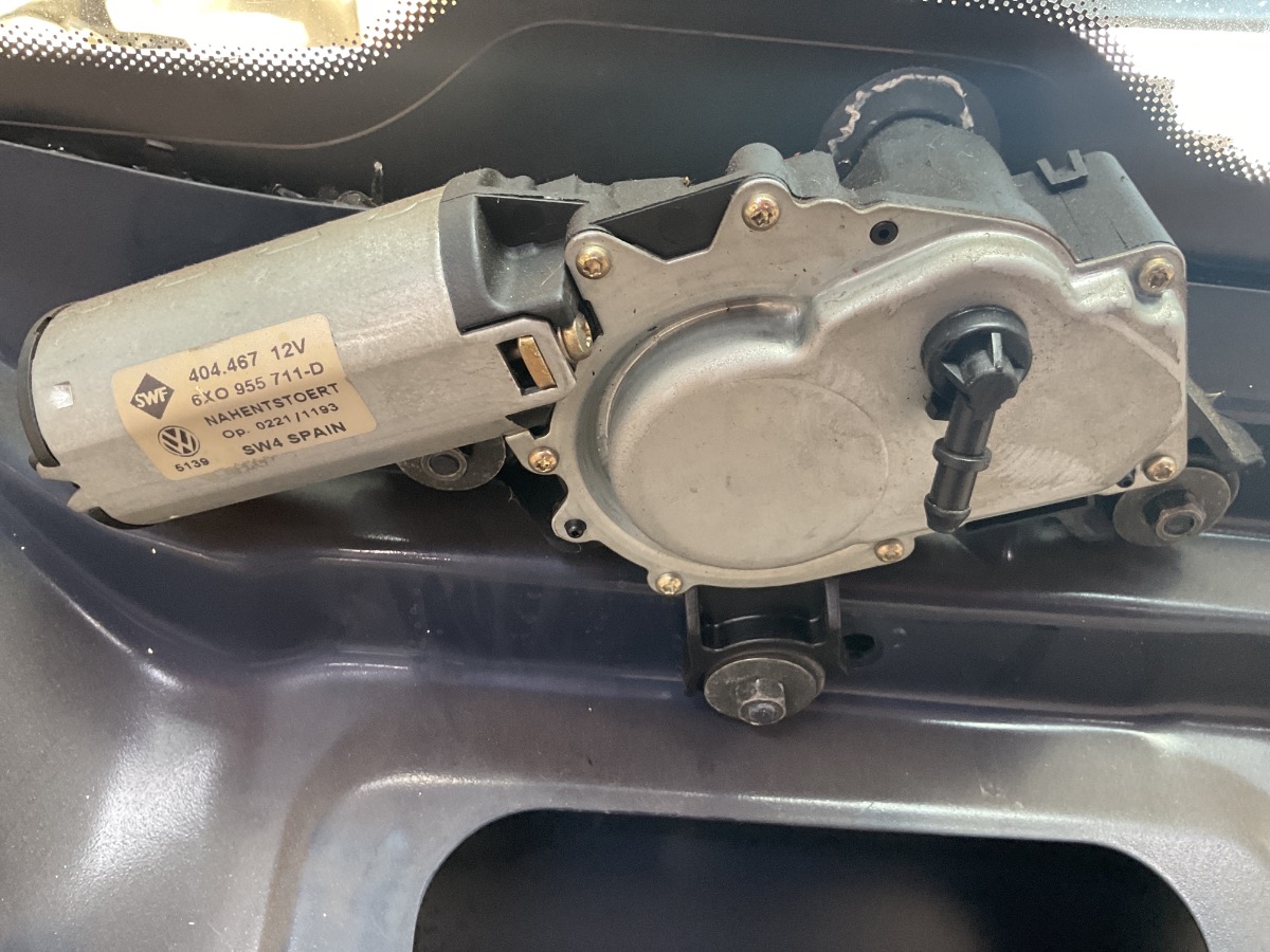 POLO PLAYA REA WINDSHIEL WIPER ARM MOTOR
