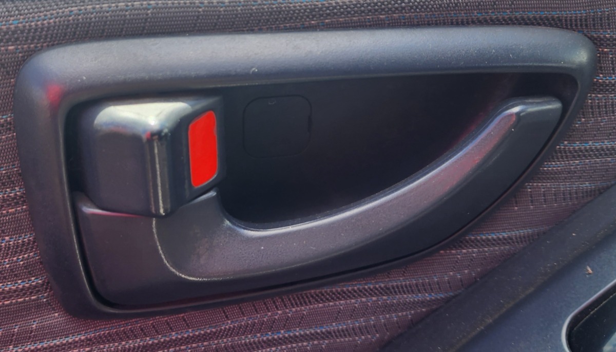 H1 LEFT FRONT DOOR HANDLE INNER