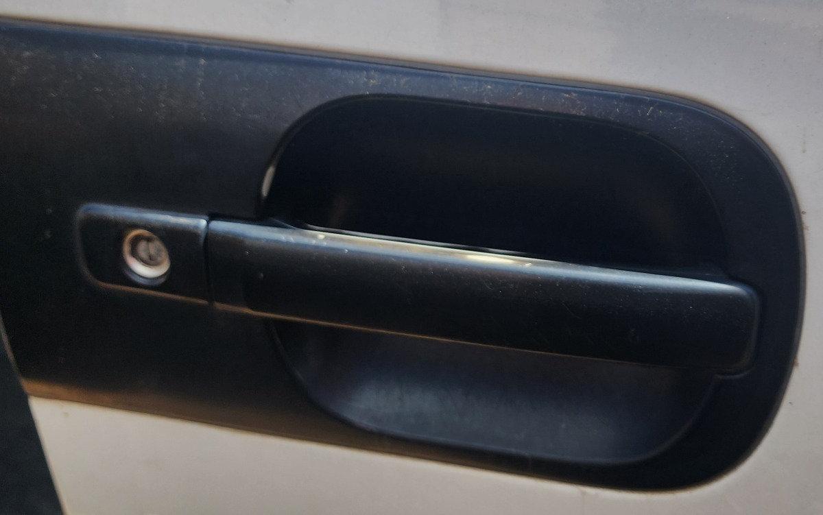 H1 RIGHT DOOR HANDLE